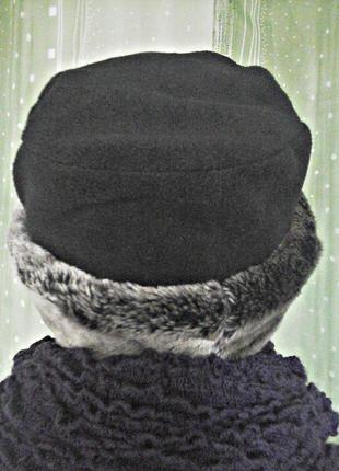 Комфортная теплая шапка из флиса с меховым отворотом, р.584 фото
