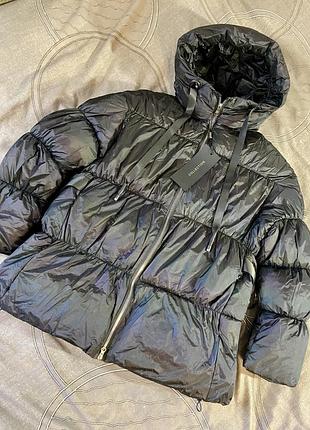 Крутий зимовий пуховик