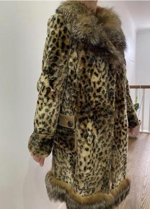 Шуба натуральная из мутона (воротник лиса)