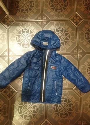 Продам демісезонну куртку в ідеальному стані на рост 110-116см