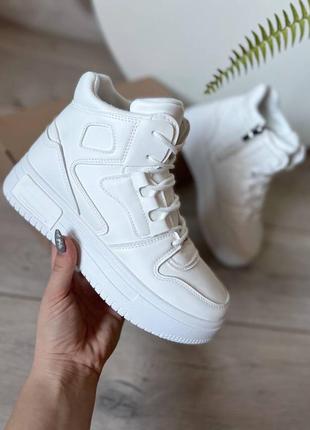 Ботинки женские кожаные на зиму белые