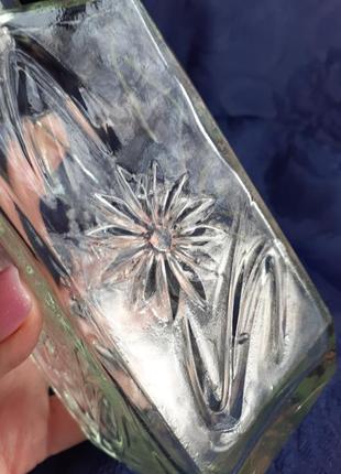 Флакон 💫 1960-е годы ive eau de cologne

урановое стекло для одеколона бутылка с пробкой прессстекло5 фото