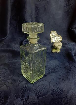 Флакон 💫 1960-е годы ive eau de cologne

урановое стекло для одеколона бутылка с пробкой прессстекло