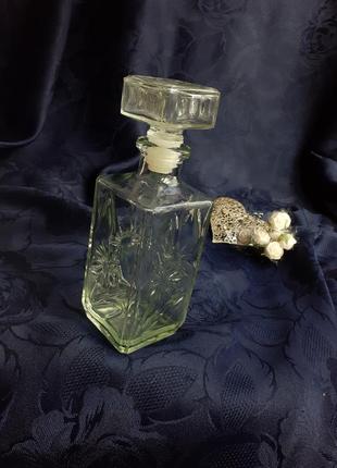 Флакон 💫 1960-е годы ive eau de cologne

урановое стекло для одеколона бутылка с пробкой прессстекло3 фото