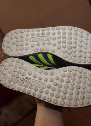 Стильні кросівки adidas 4