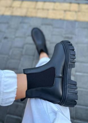Стильні зимові черевики челсі чорні жіночі екошкіра4 фото