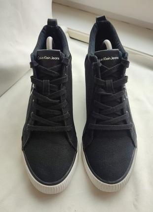 Кроссовки на танкетке calvin klein jeans, 39,5-40 р., 25-25,7 см3 фото