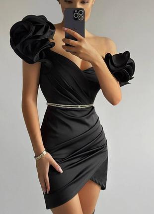 Чорна вечірня сукня