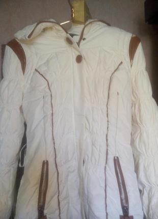 Гарненький легенький пуховичек