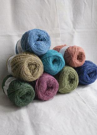 Пряжа для ковровой вышивки colored wool / шерстяные нитки для вязания, мотки2 фото