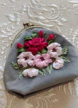 Косметичка с вышивкой лентами ""цветочная"
