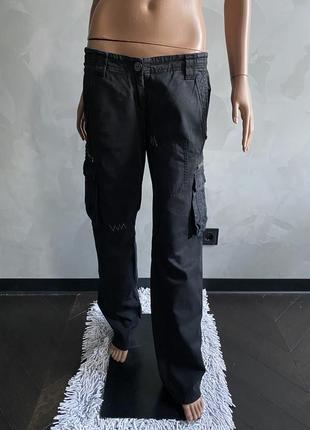 Черные брюки на низкой посадке