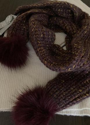 Шарф теплый с меховыми шариками и золотой нитью
