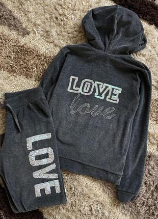 Велюровый спортивный костюм