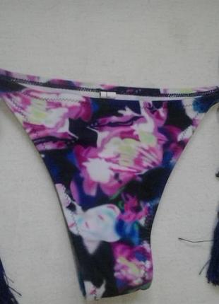 mini-trusiki-dlya-plyazha-klipi-damami-temnie