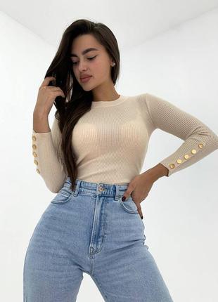 Базовая кофточка с заклёпками на рукавах