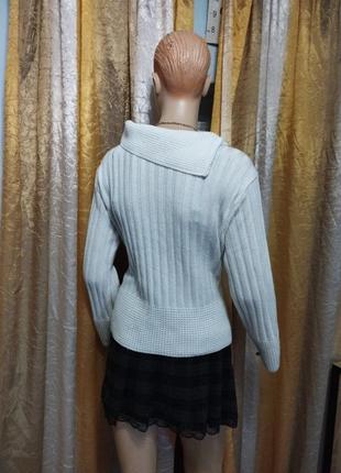 Кофта жіноча білого кольору. 3