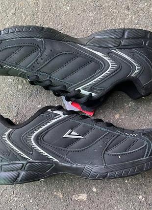 Кроссовки с кожаными вставками