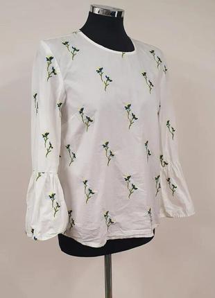 Белая блузка с вышивкой цветы желтые синие