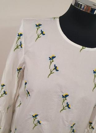 Белая блузка с вышивкой цветы желтые синие5 фото