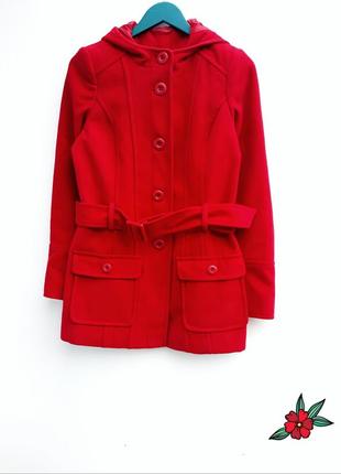 Ярко крассное пальто с капюшоном демисезонное пальто