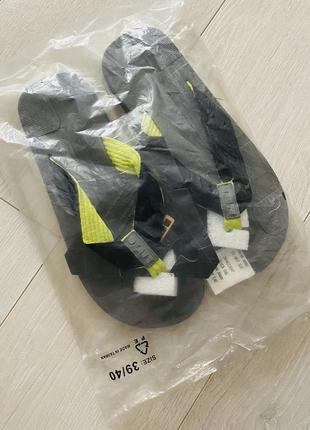 Трендовые мужские тапочки ion