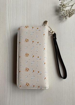 Женский кошелек-портмоне эко кожа черный с бежевым цветочный принт на молнии3 фото