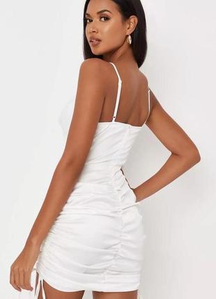 Missguided платье белое коричневое  атласное новое по фигуре карандаш футляр на бретельках с вырезом2 фото