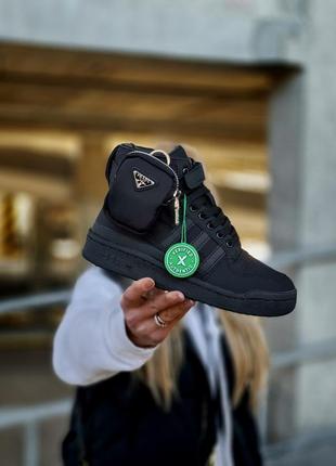 Супер круті жіночі кросівкі, колаборація prada x bordado adidas forum