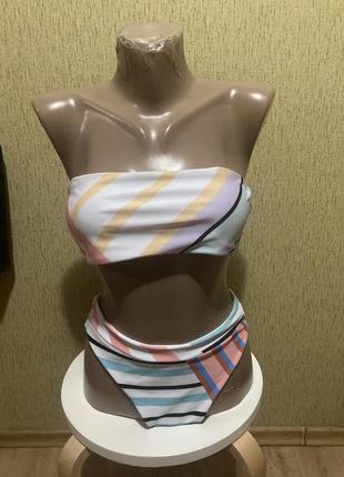 Яскравий купальник