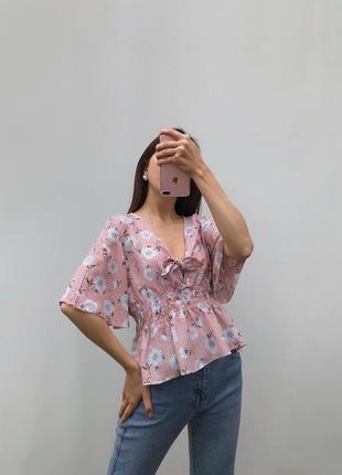 Блуза по фігурі з об’ємним рукавом талія на резинці віскоза 100% рожева з принтом ромашки2 фото