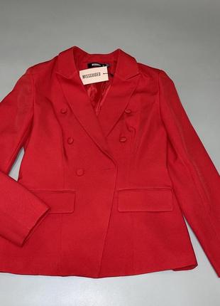 Піджак червоного кольору, сток