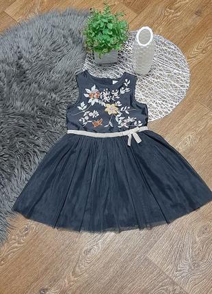 Дуже гарна сукня в ідеальному стані