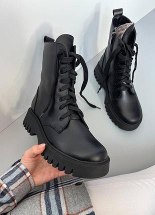 Круті стильні чорні черевики берці