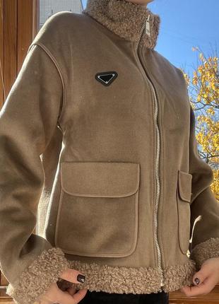 Жіноча демісезонна куртка зі штучним хутром btn button