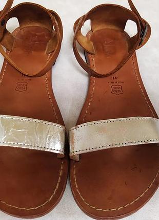 Босоножки низкий ход с закрытой пяткой