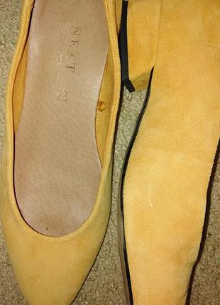 Фирменные новые желтые, горчичные туфли next на небольшом каблуке