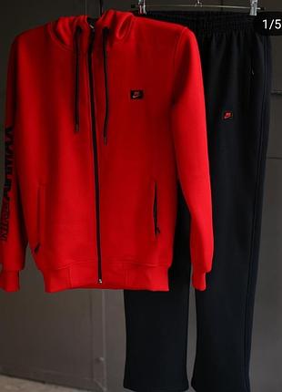 Мужской зимний спортивный костюм.