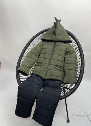 Зимовий костюм курточка та штани на флісі. курчиока діно з ріжками на капюшоні10 фото