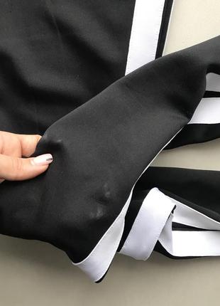 Крутые чёрные спортивные штаны с лампасами с высокой посадской4 фото