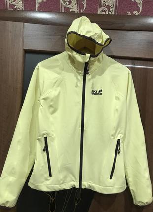 Jack wolfskin.  ветровка
