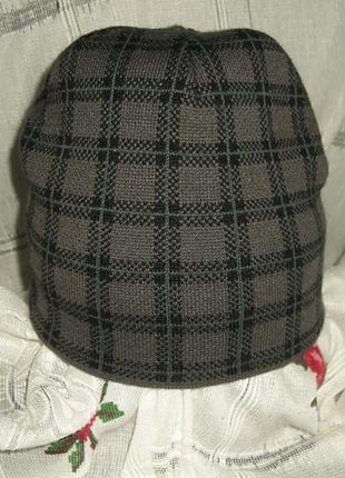 Шапка двойная серо-черного цвета,56см.