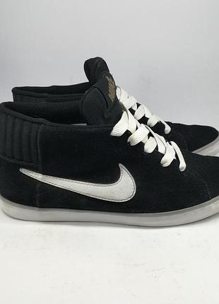 Ботинки nike.