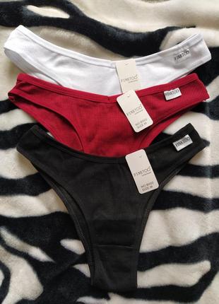 Набір трусиків в рубчик finetto з v-образним вирізом.