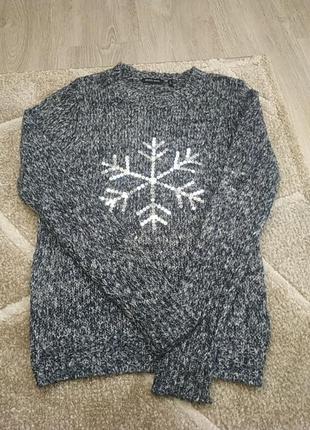 Тепленький,мягусенький свитерок со снежинкой