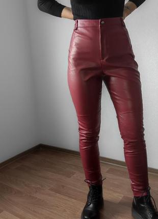 Червоні шкіряні штани missguided1 фото