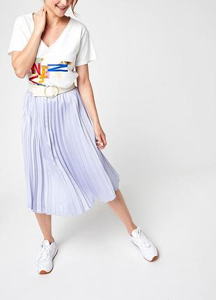 Спідничка-плісе в розкішному бузковому відтінку.