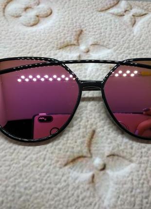 Сонцезахисні окуляри кішечки