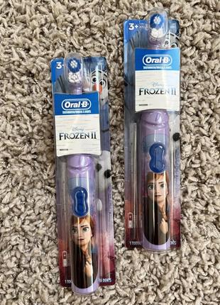 Oral-b електрична зубна щіточка