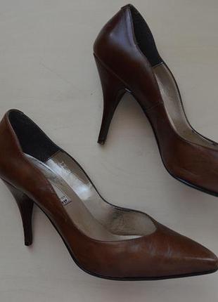 Жіночі шкіряні туфлі на шпильці
